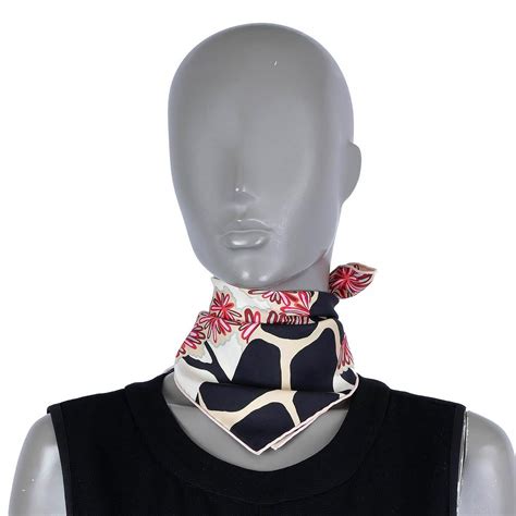 The Three Graces Zoom scarf 45 